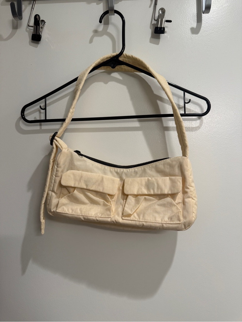 BAGGU Cream Shoulder Bag with Front Flap Pockets